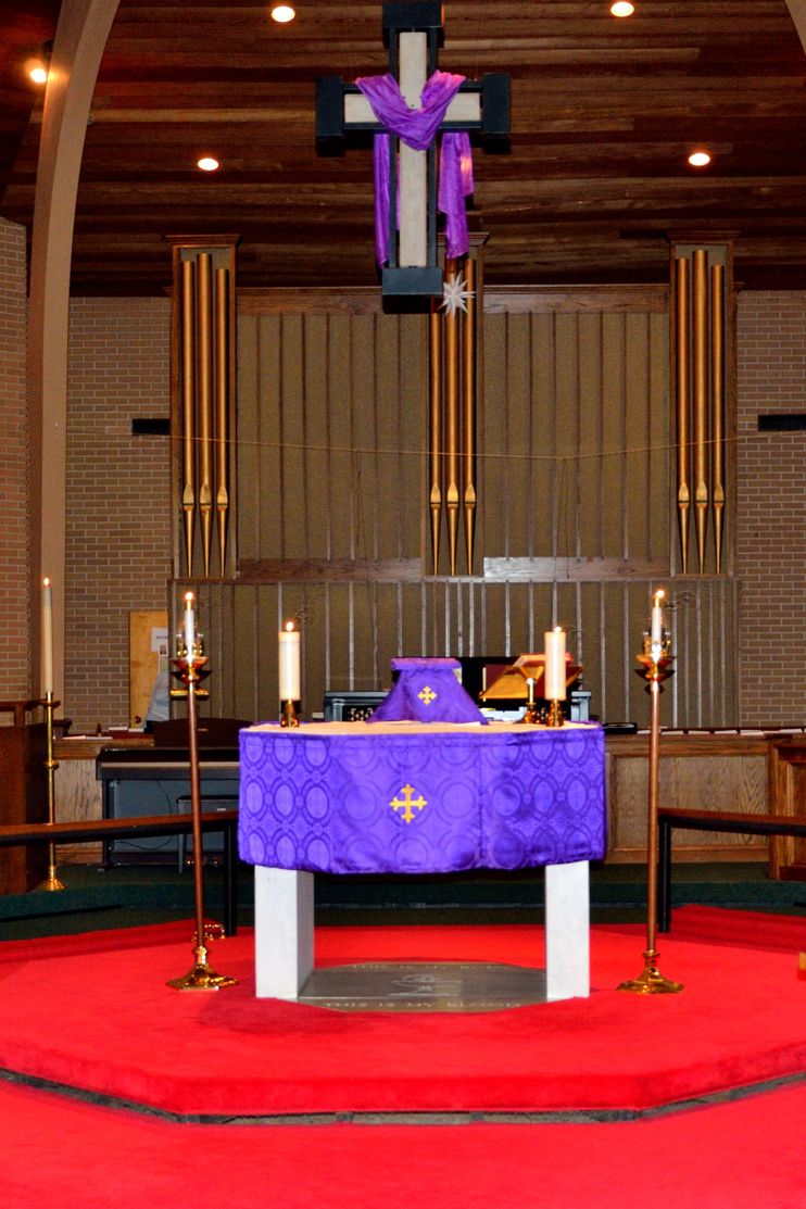 holy cross 2016lenten altar verticaldsc_1223.jpg